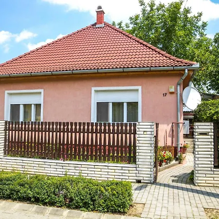 Wéber Apartman Hébergement de vacances