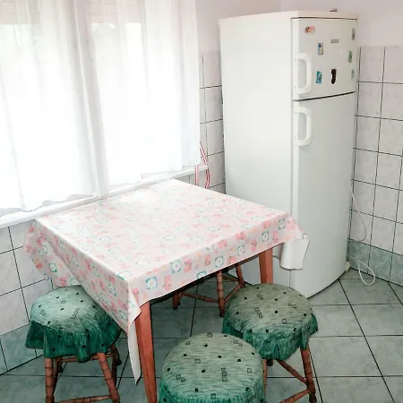 Wéber Apartman Hébergement de vacances *